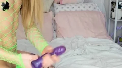 Rachel Nova Plays Her favorite dildo And Cums