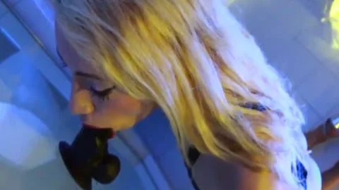 shelady Sasha De Sade Peeing Then Deepthroating Dildos