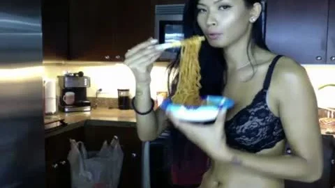 love juice And Have Lunch jointly With This sleazy Sex goddess