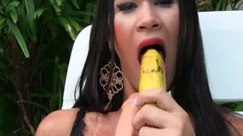 Sensual shelady Erika Lee Masturbates With A Banana And Sticks A dildo Up Her butthole