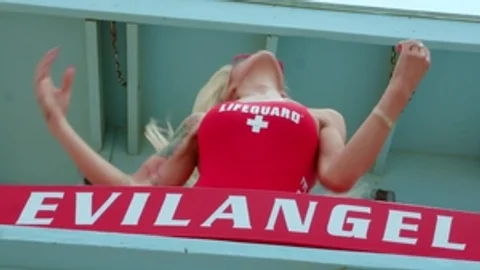 Kurdupel: XXX-Rated Shemale Orgy