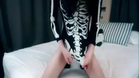 Goth legal age teenager tranny Jerk Herself Off In Her Face