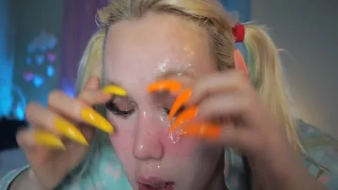 Quirky Trap Facefucked & Facialized